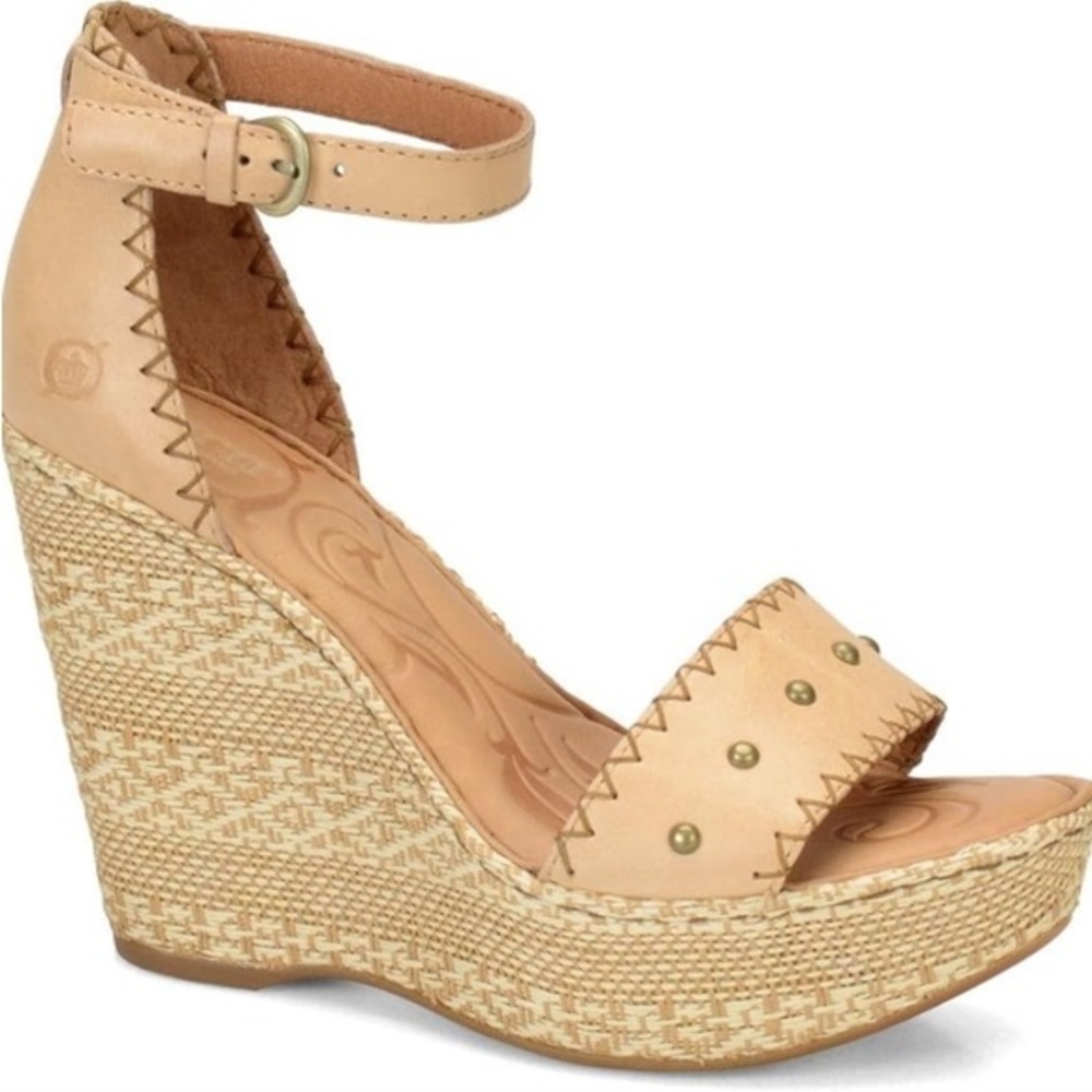 Born Leather Stylish Tan Wedge Pump Sandals